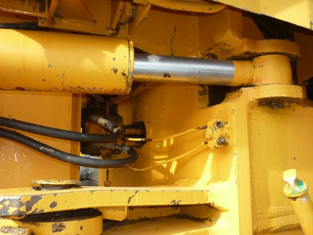 Used Komatsu Motor Grader (GD605A-5) YEAR 1994