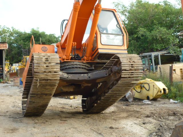 Used Hitachi Excavator (UH07-7) YEAR 1987