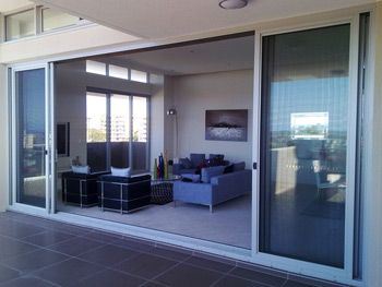 Aluminium sliding door