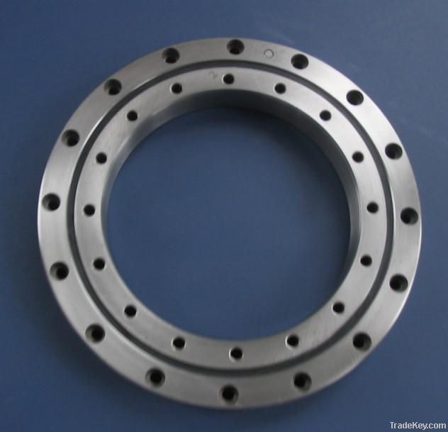 Crossed roller slewing bearing