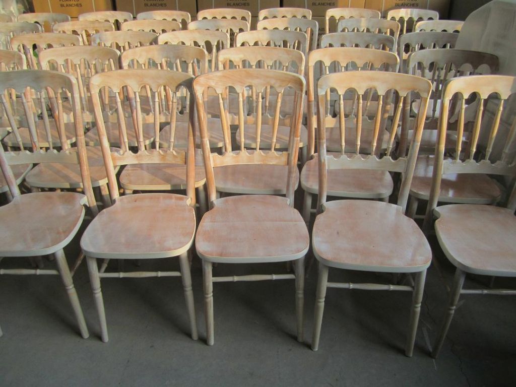 Wood chiavari chair