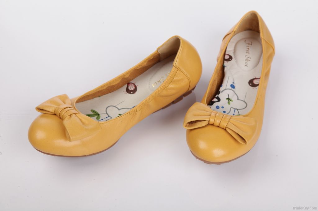 women flat shoe