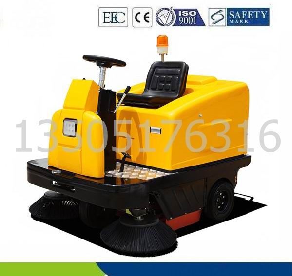 driving type asphalt cleaner