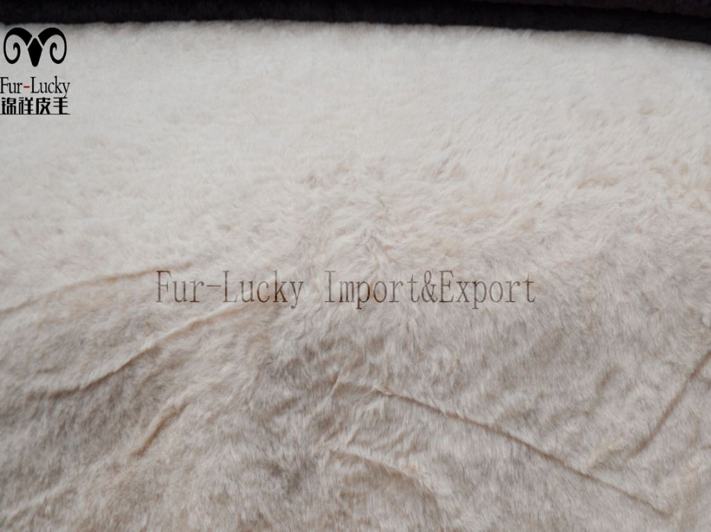 Good heat retention property sheepskin