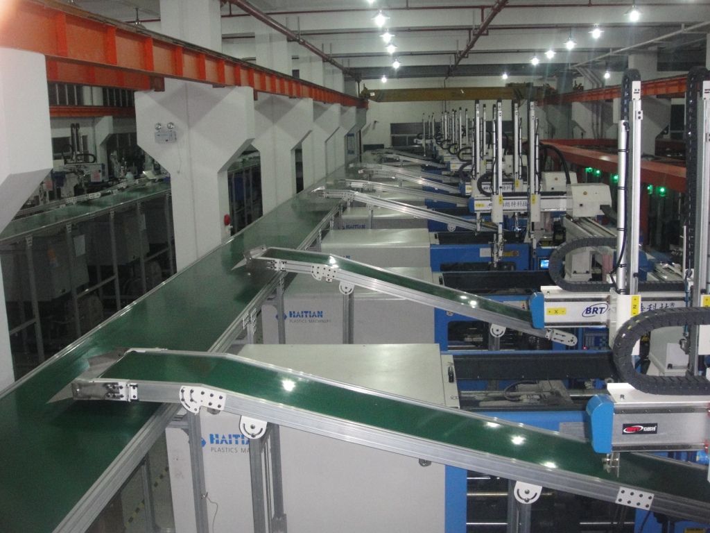 Belt Conveyor For Injection Molding Machinery