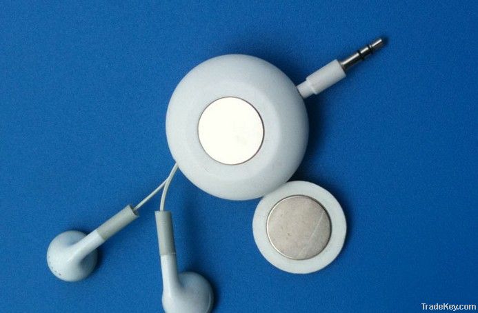 2013 hot selling magnetic retractable earphone