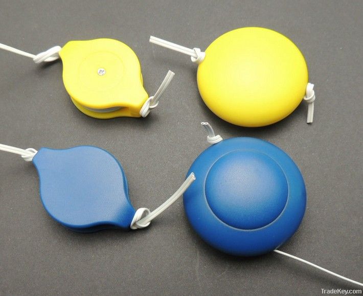 2013 hot selling magnetic retractable earphone