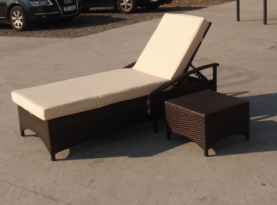 Hot sell rattan sun lounger