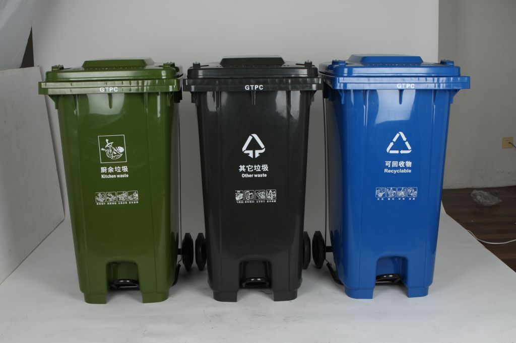 general outdoor plastic wheelie bin waste bin trash can with EN840