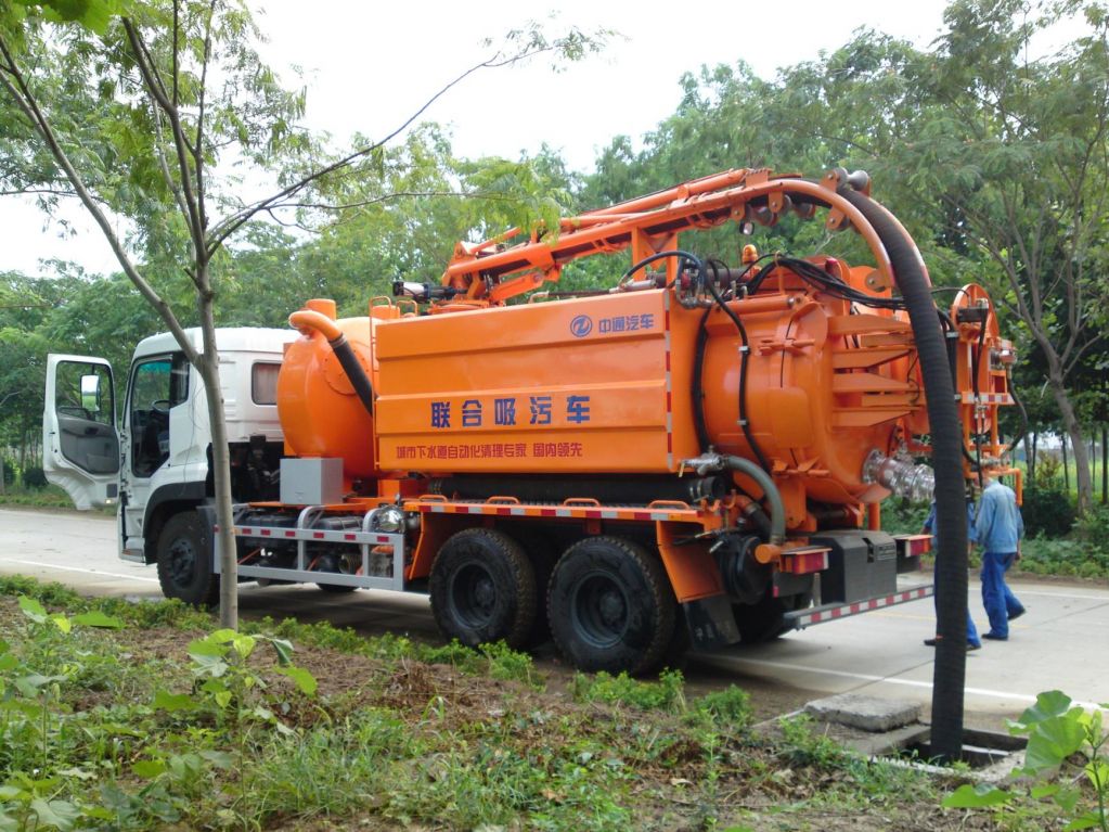 suction sewage truck