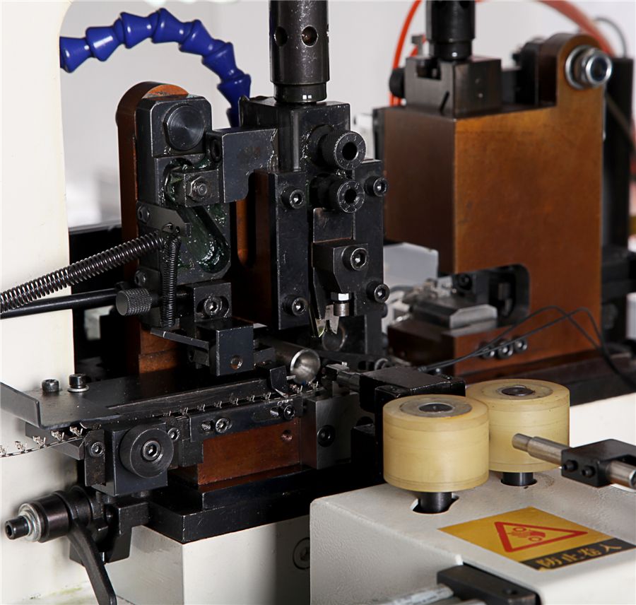 Automatic terminal crimping machine 