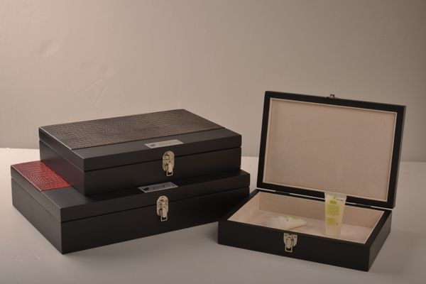 Classical wooden jewelry box/ jewelry suit case