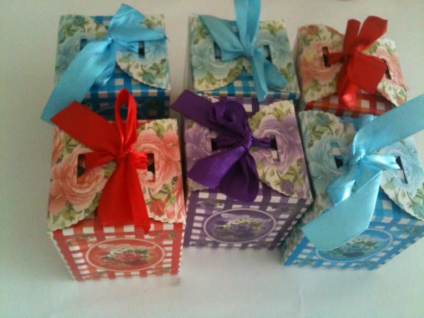 Wedding Favor Door Gift Boxes - Colour and ribbon.