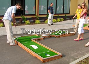 Interchangeable mini golf course