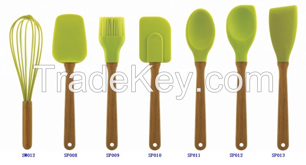 Silicone utensil with bamboo handle