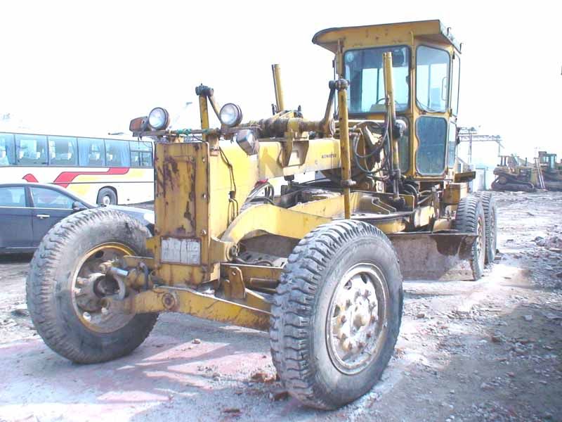 Used KOMATSU GD605R-2 MOTOR GRADER