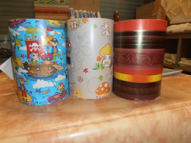 Stock lot 19 cm wide gift wrapping paper in different dessins