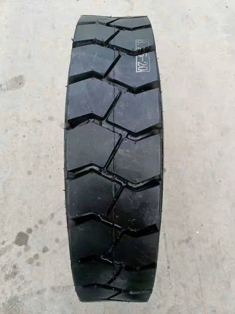 Forklift Pneumatic Tire;   inflatable forklift tire    825-20