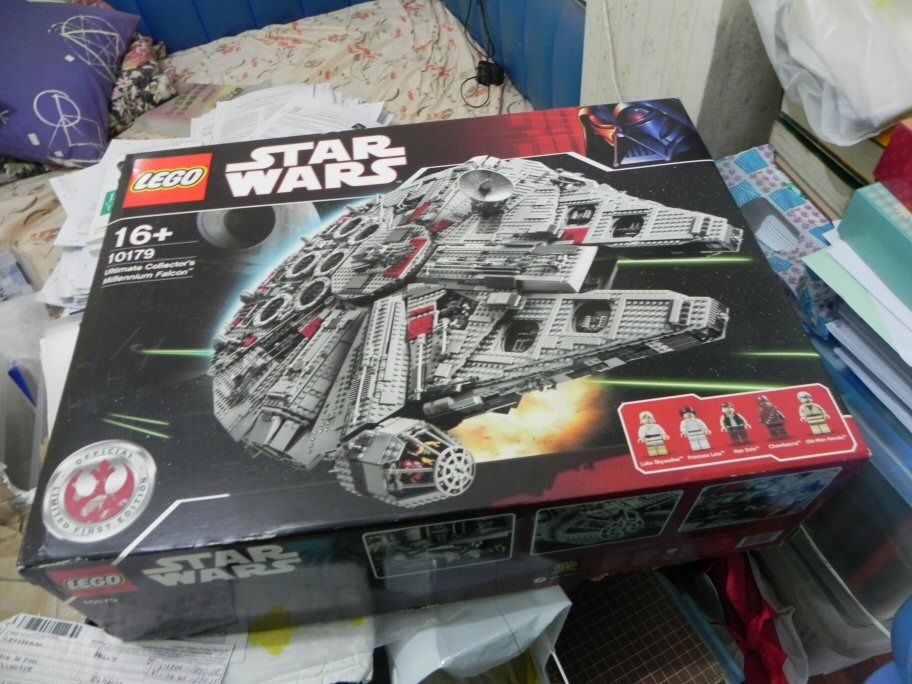 Lego Ultimate Millennium Falcon Star Wars Set 10179 UCS