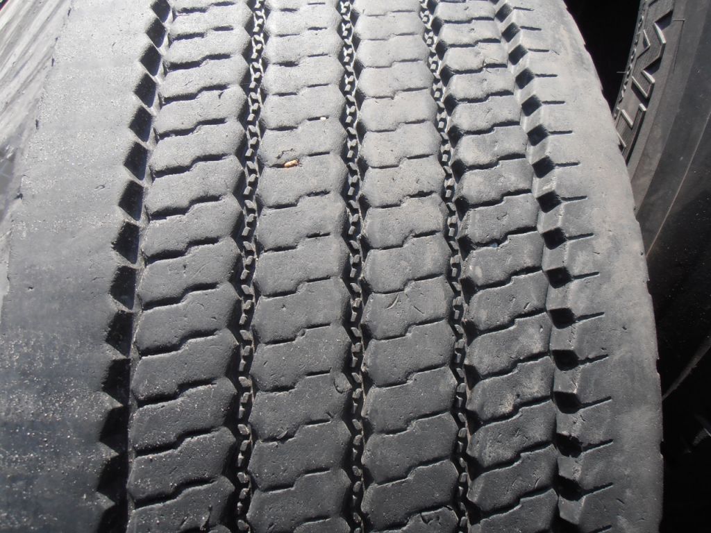 385/65 R22, 5 Used truck tires