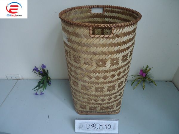 Round bamboo basket 