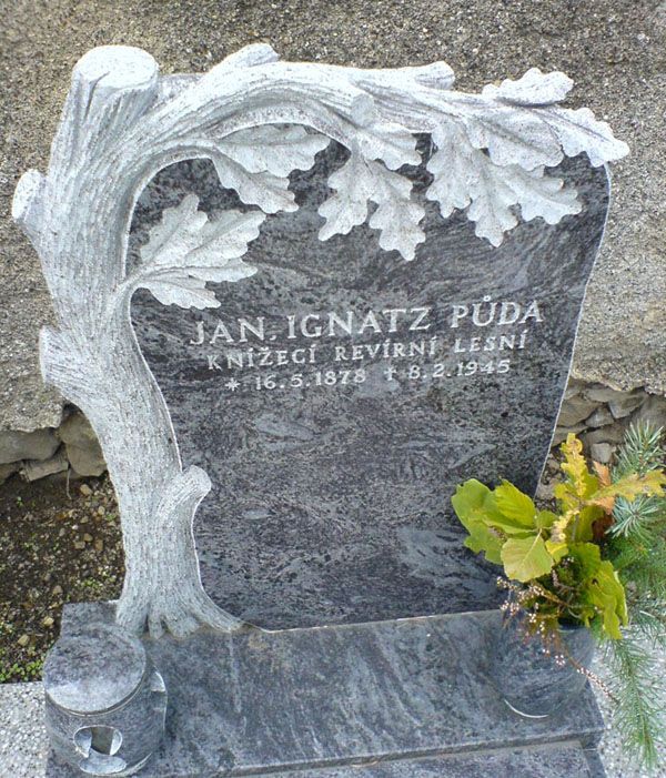 headstone ,tombstone and monument 