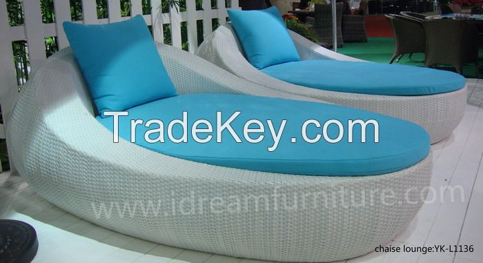 outdoor rattan furniture sun lounger