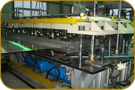 PC plastic hollow cross section plate extrusion line/ pp plastic hollow cross section plate extrusion line