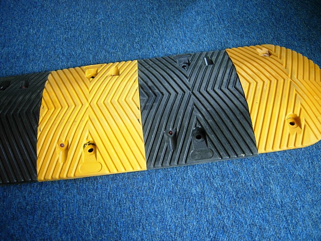 high quality rubber, PVC/cast steel speed bump, sleeping policeman