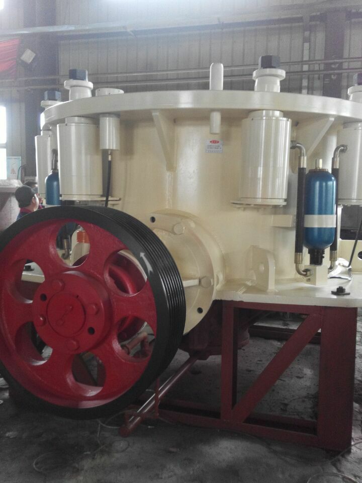 SYMONS  cone crusher 51/2FT ---shenyang huayang