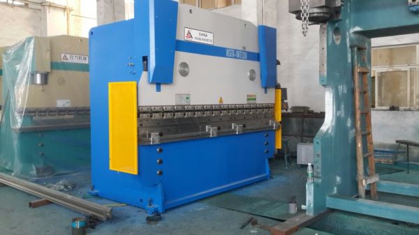 WC67K-160t/3200 metal bending machine