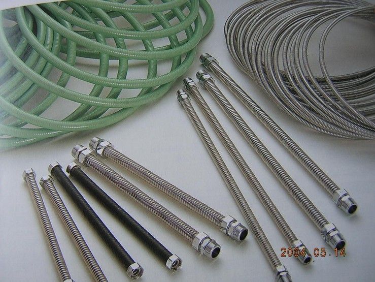 Stainless steel flexible hose with gas lines