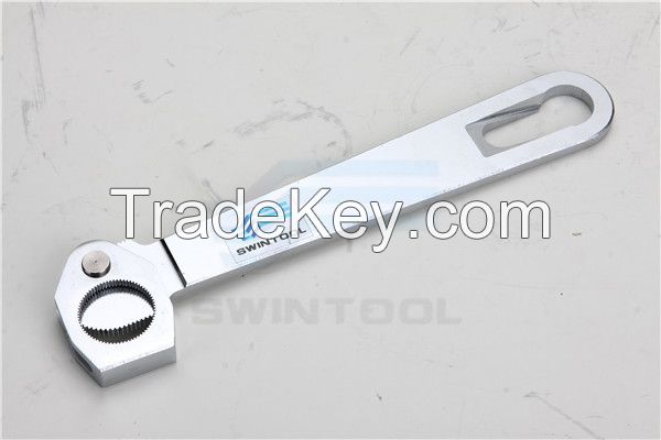 Electrode wrench tip remover for spot wleding robot machinery