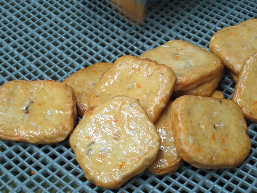 Pre-fried vegetables and fish cakes 