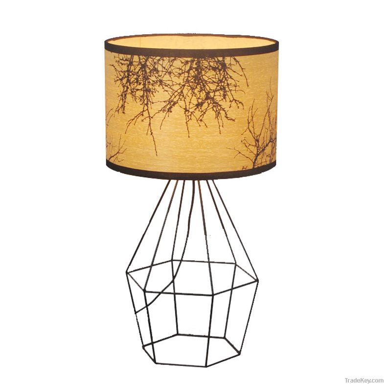 Metal wire table lamp