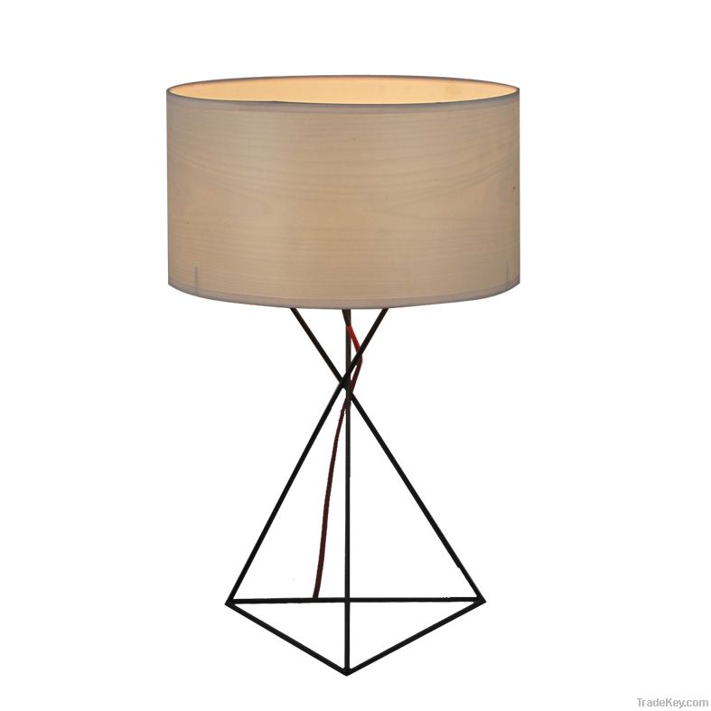 Metal wire table lamp