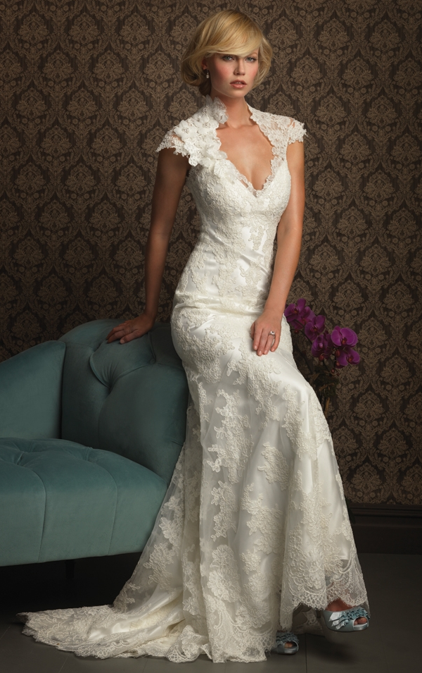 A Line V Neck Short Sleeve Appliques Court Train Lace Wedding Dresses