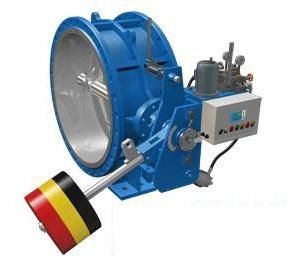 Automatic pressure maintaining hydraulic control butterfly valve