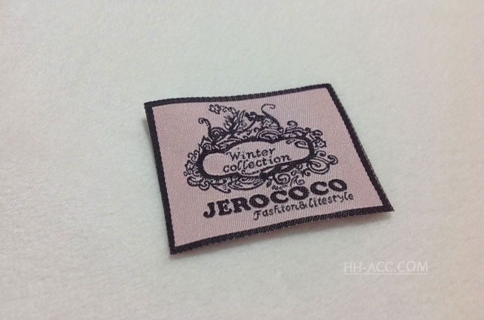 Custom Embroidered Labels for Cap/Clothing/Shoes