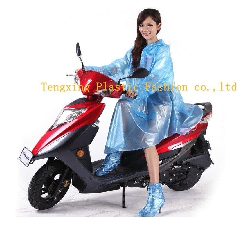 Blue transparent disposable raincoat, plastic disposable raincoat