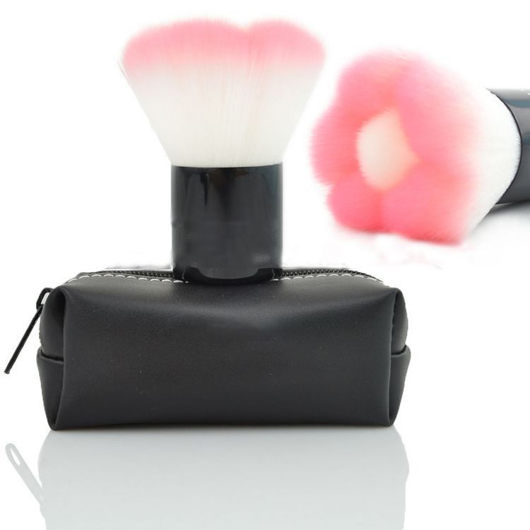 Flower kabuki brush with a case