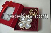 Pretty resin white diamond clover keychain