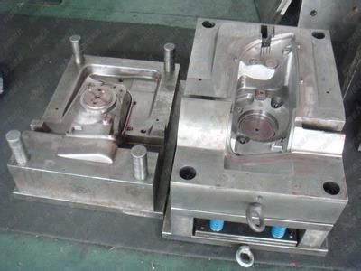 Plastic injection mould