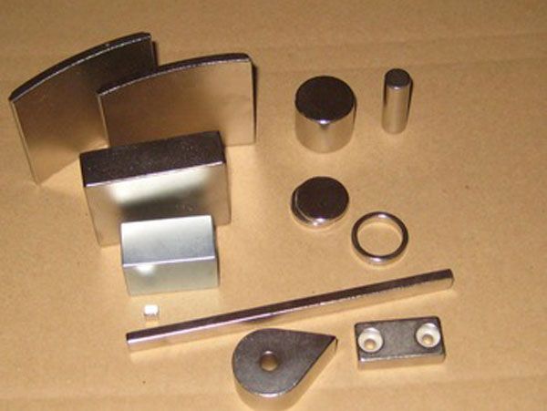 Strong Sintered NdFeB Magnets