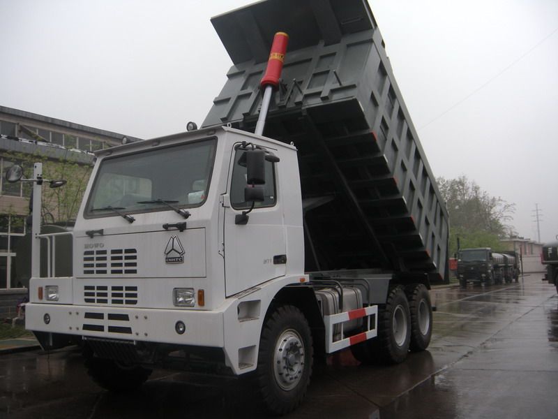 PromoSINOTRUCK HOWO 70TON MINING DUMP TRUCK 6x4