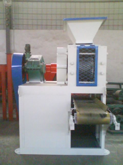 professional supply sawdust briquettes machine 