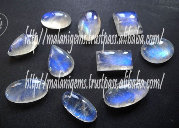 RAINBOW MOONSTONE GEMSTONE BLUE FIRE