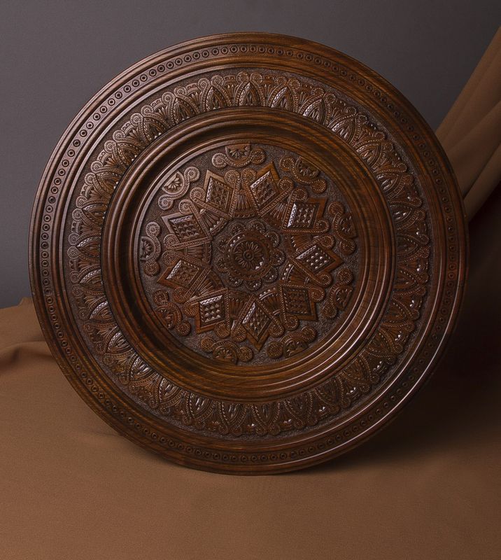 Wooden decorative plate
