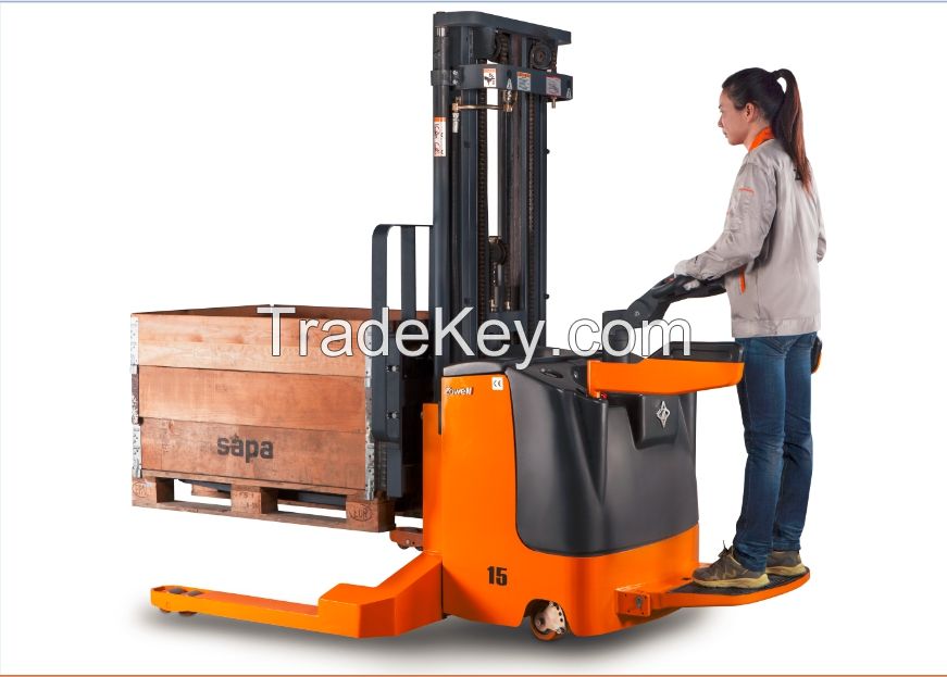 ELECTRIC STRADDLE STACKER