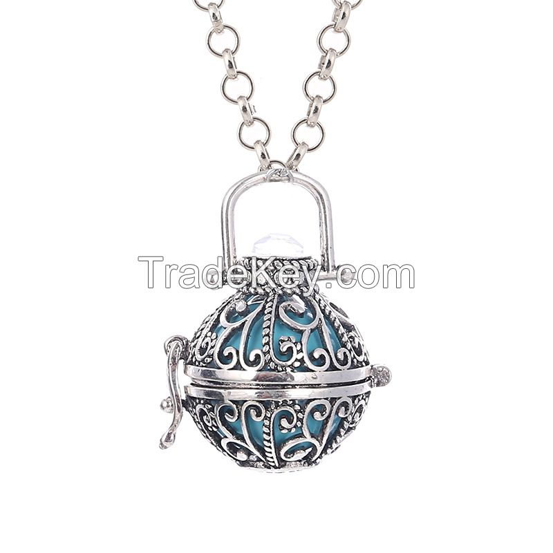  Imitation Jewelry Round Perfume Cage Locket Essential Oil Diffuser Necklace with Pad